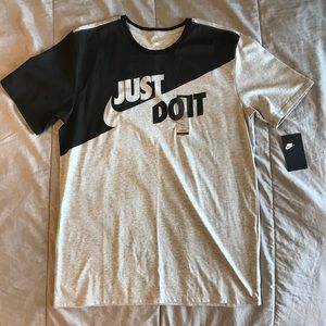 NIKE Signature Tee